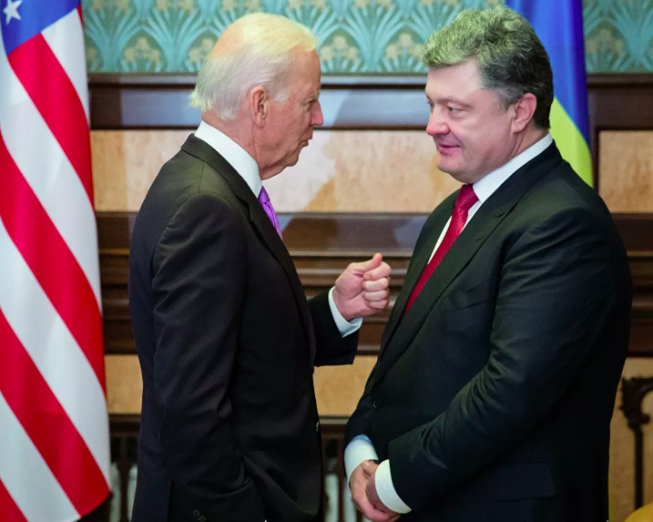 На Украине рассказали о следствии по "разговорам" Порошенко и Байдена.