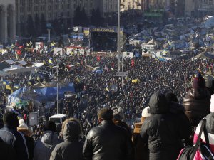 На Украине в ходе информационного митинга на Майдане в Киеве оппозиция заявила, что планирует добиваться отмены закона об амнистии/