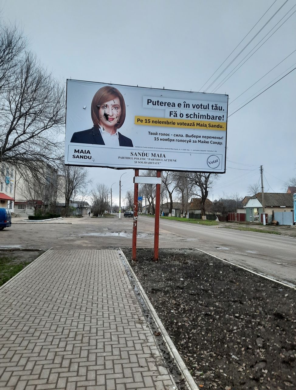 Предвыборный баннер с изображением Майи Санду в Бессарабке был разрезан.