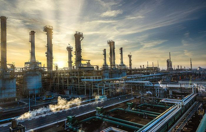 Германия поддерживает введение нефтяного эмбарго против России с января.
