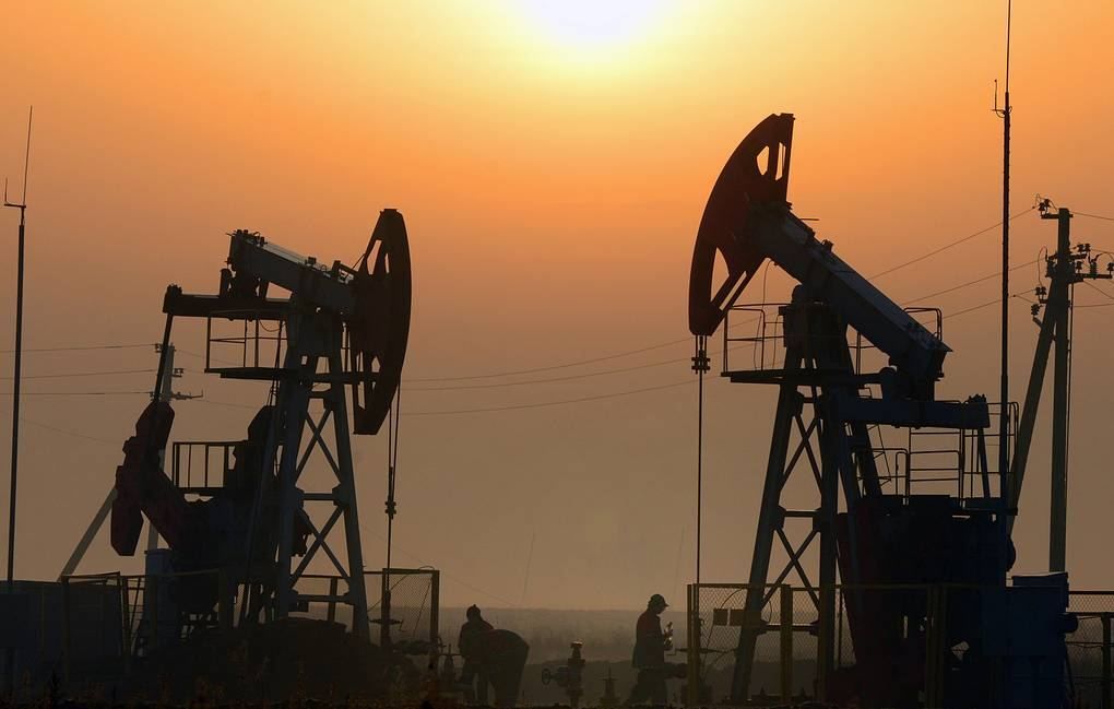 Saudi Aramco снизила майские цены на нефть для Азии, но повысила для США.