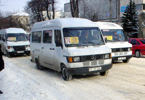 Primăria Chişinău anunţă că începând cu data de 25 decembrie, au fost operate unele modificări a itinerarele rutelor de transport public din municipiu, deservite de microbuze.