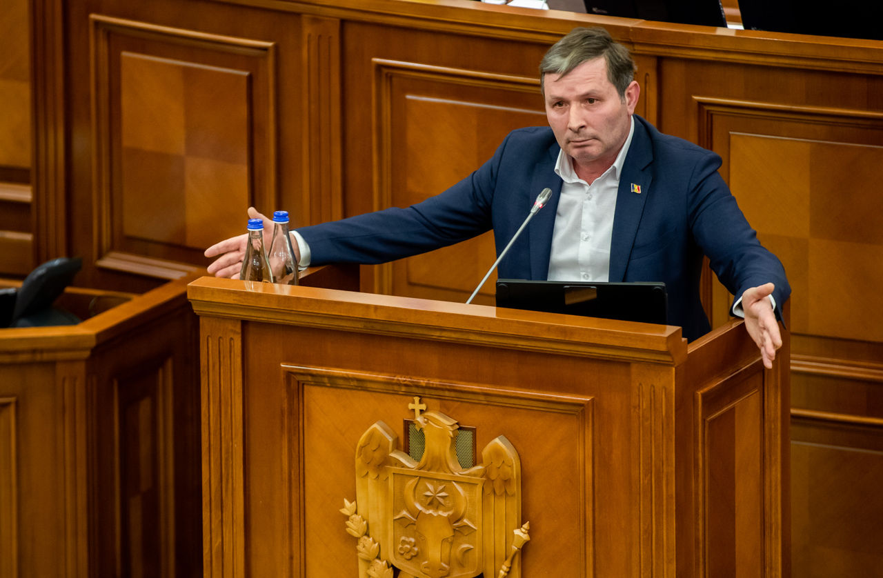 Мудряк заявляет о шантаже: “Мне сказали – или закроешь рот, или уйдёшь”.