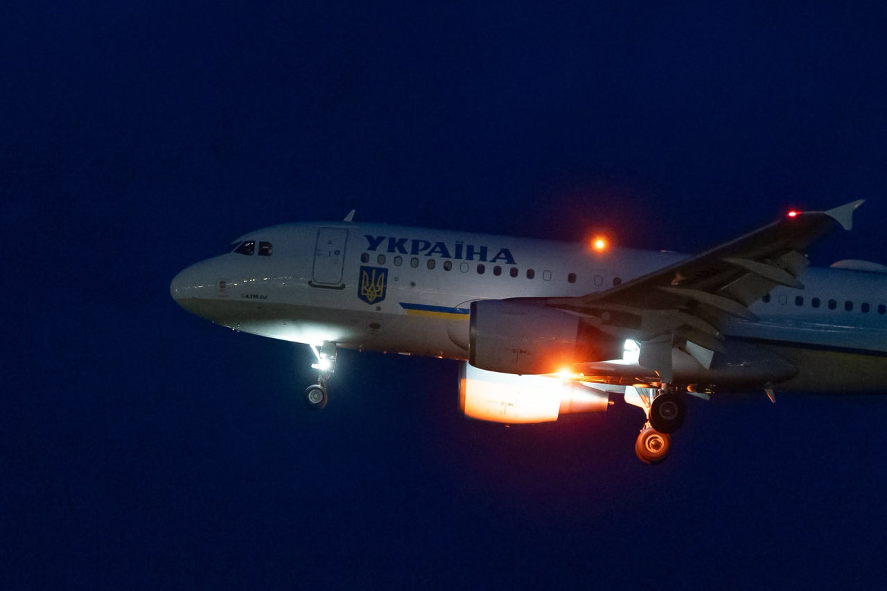 Avionul lui Zelenski, cât pe ce să fie doborât de o dronă în drum din Moldova spre Oslo.