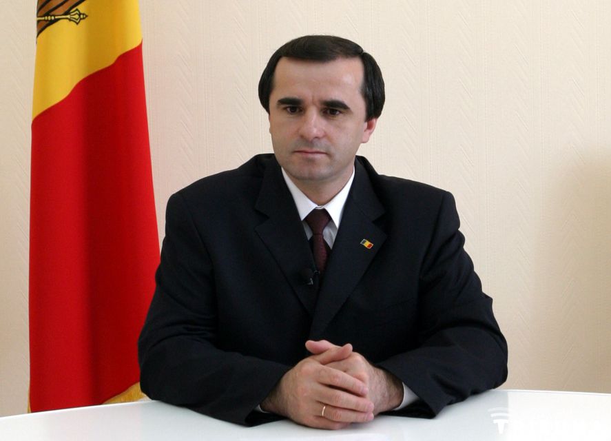Когда-то я объявил об этом решении, но я также добавил, что если я почувствую, что страна будет нуждаться в моих знаниях, опыте и возможностях, которые у меня есть, то я обязательно вернусь в политику.