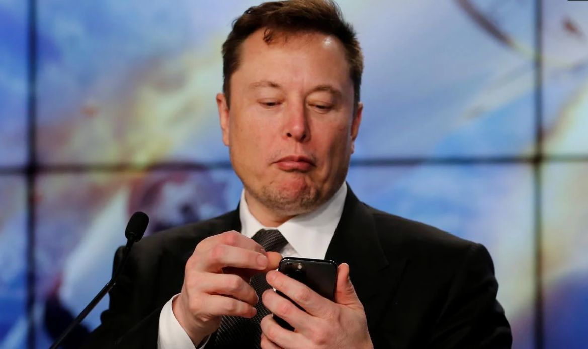 Маск потерял 50 млрд долларов из-за голосования в Twitter об акциях акциях Tesla.