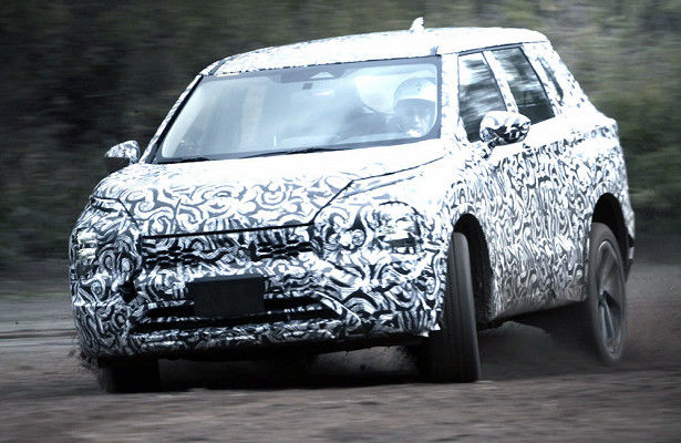 Как Pajero: Mitsubishi показала испытания нового Outlander.