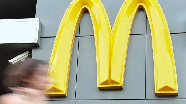 Двое юношей в возрасте 19 лет погибли во время уборки в одном из заведений McDonald's.