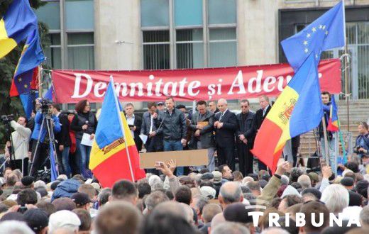 Платформа также требует созвать совместное заседание парламента и правительства