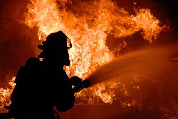 Un bărbat de 86 de ani, din satul Cubolta, raionul Sângerei, a murit după ce propria casă a luat foc. Foto: antena3.ro