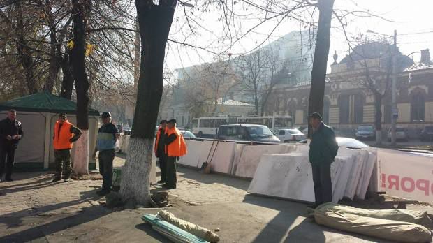 Corturile din fața Parlamentului sunt demontate. Foto: facebook.com/grigore.vieru