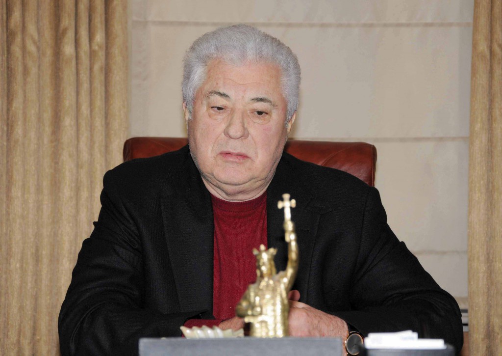 Reprezentanţii multor partide vă invită la alegeri, vin în casele voastre pentru a vă cere voturile.