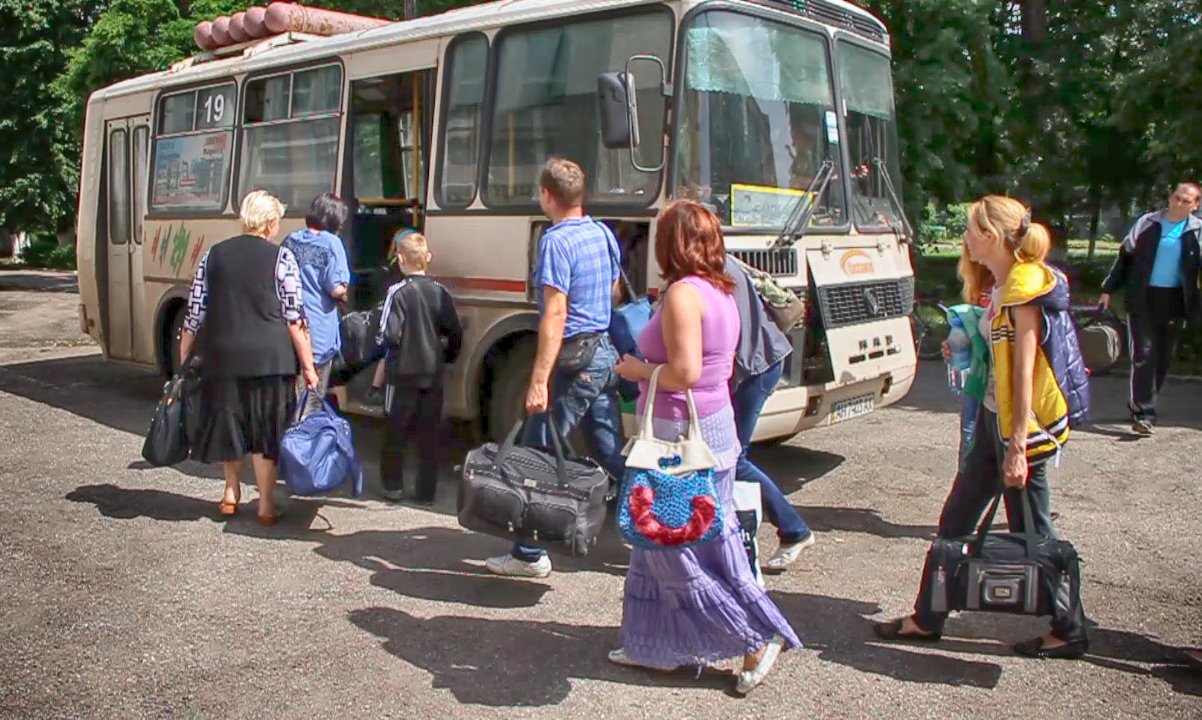 Многие беженцы находятся у родственников. Фото: image.zn.ua.