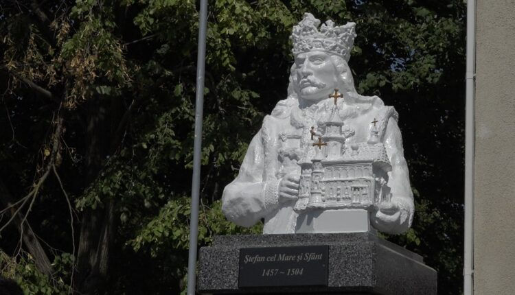 Бюст Штефана чел Маре открыли в Фалештском районе в День независимости.