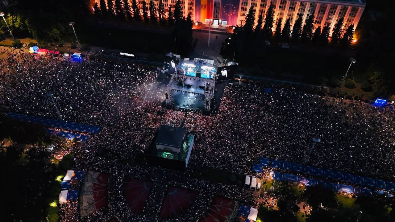 IGP: Peste 90.000 de persoane au participat la sărbătorirea Zilei Independenței în Capitală.