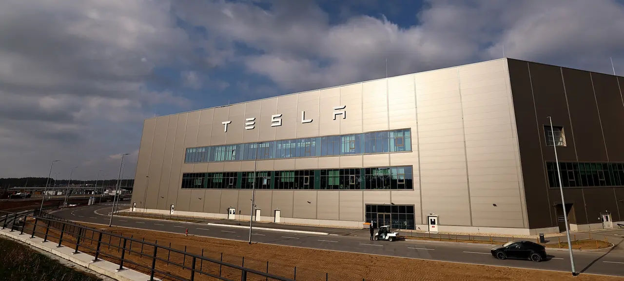 Прокуратура Германии расследует поджог электролинии к заводу Tesla.