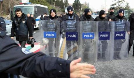 Opt arestări în ancheta privind atentatul de la Istanbul. Foto: EPA