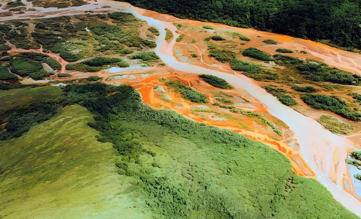 Râurile din Alaska devin portocalii din cauza încălzirii globale.