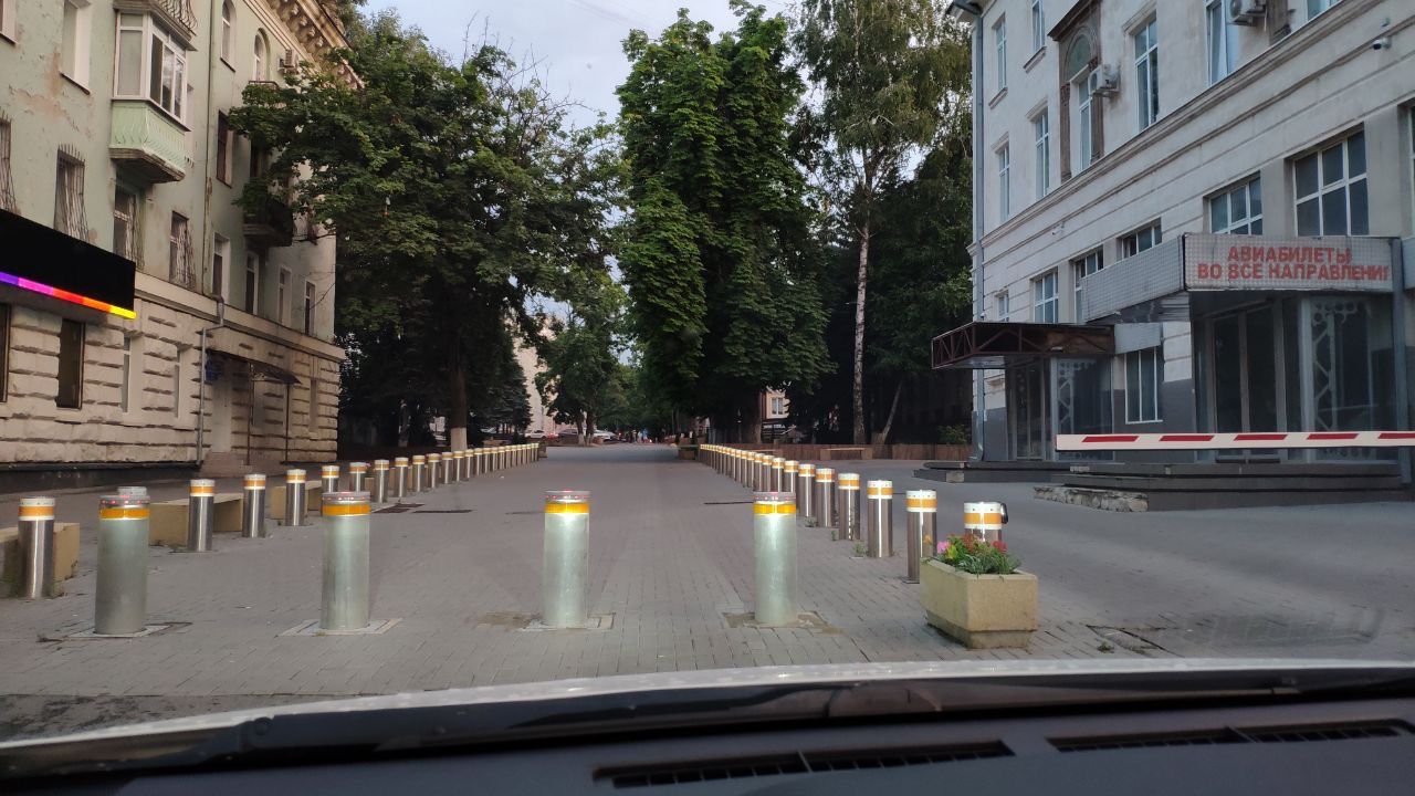 Возле офиса ДПМ на улице Армянской исчез постоянный патруль полиции.