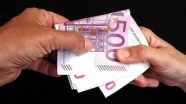 Сотрудник правоохранительных органов требовал 400 евро, чтобы не привлекать к уголовной ответственности подозреваемого в мошенничестве.