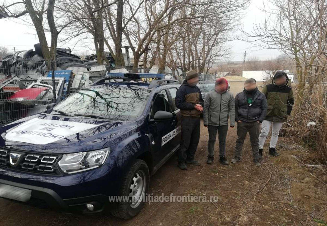Задержаны молдаванин и трое турков, которых тот перевез через Прут.