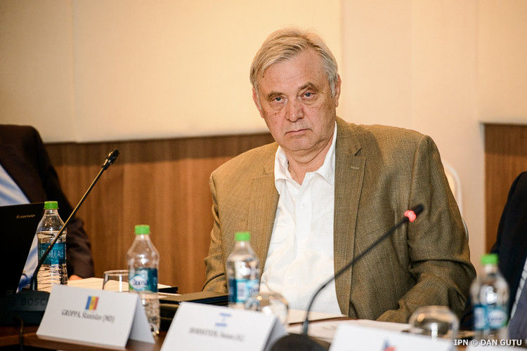 Академик Станислав Гроппа.