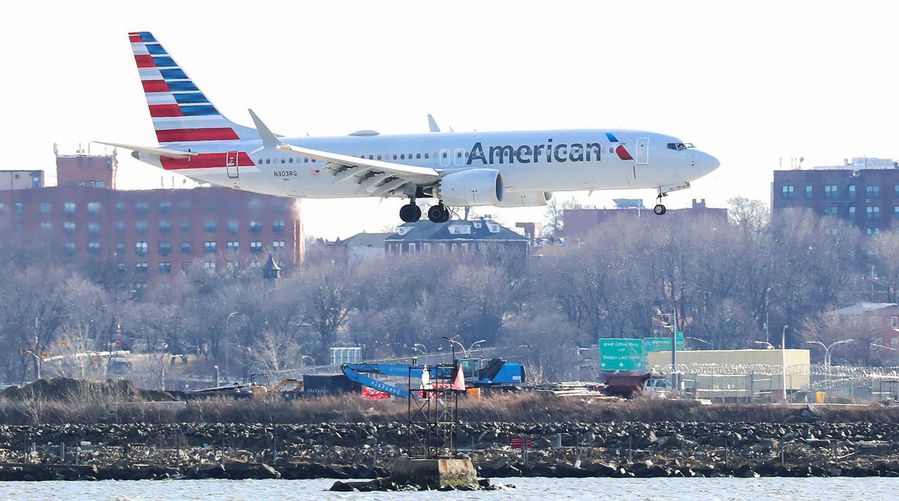 В Boeing прокомментировали приостановку полетов 737 MAX в странах мира.