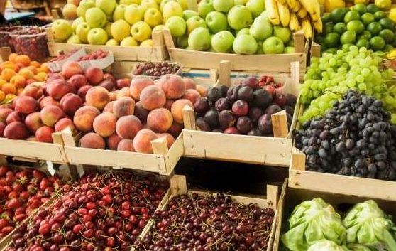 В магазинах должно быть 50% местной продукции.