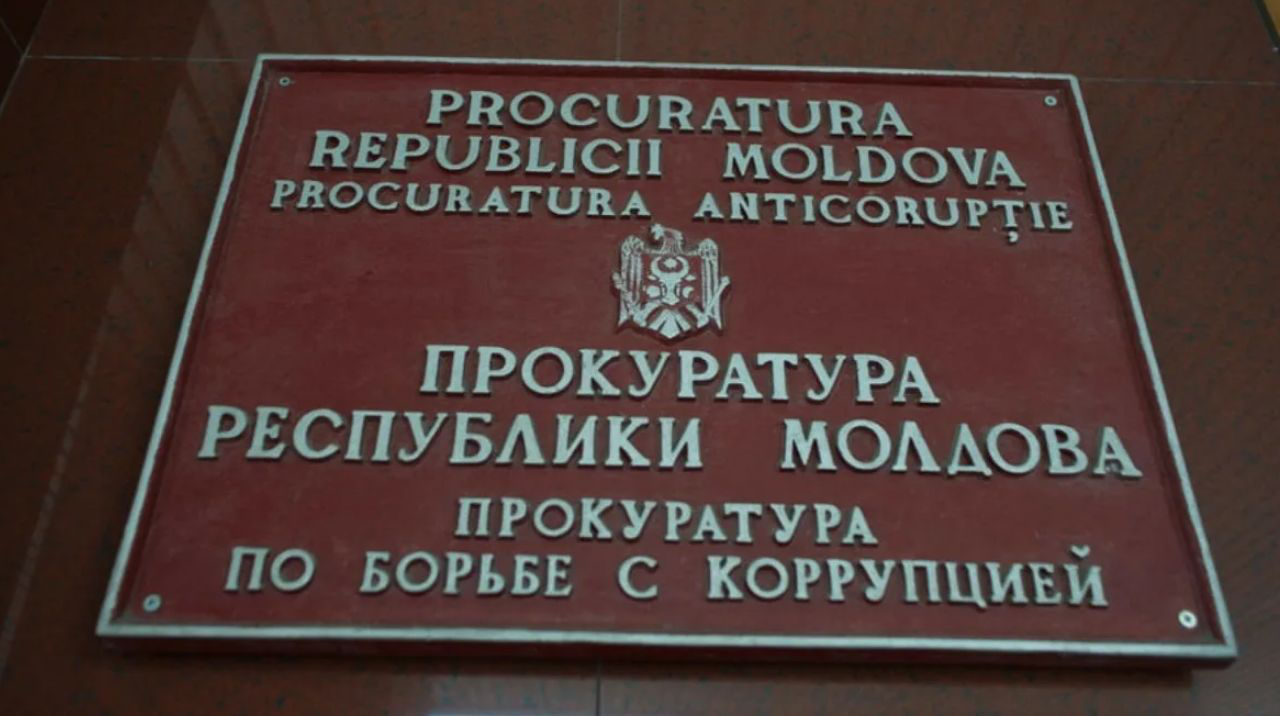 Un procuror și șeful unui post vamal, suspectați de îmbogățire ilicită.