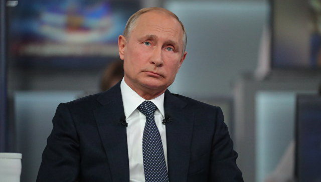 Путин не стал отвечать на вопрос, почему Россия признает Порошенко.