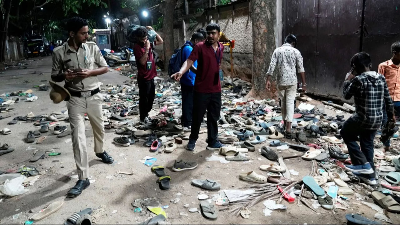 11 persoane au murit în India într-o busculadă în timpul sărbătorii victoriei unei echipe de cricket.