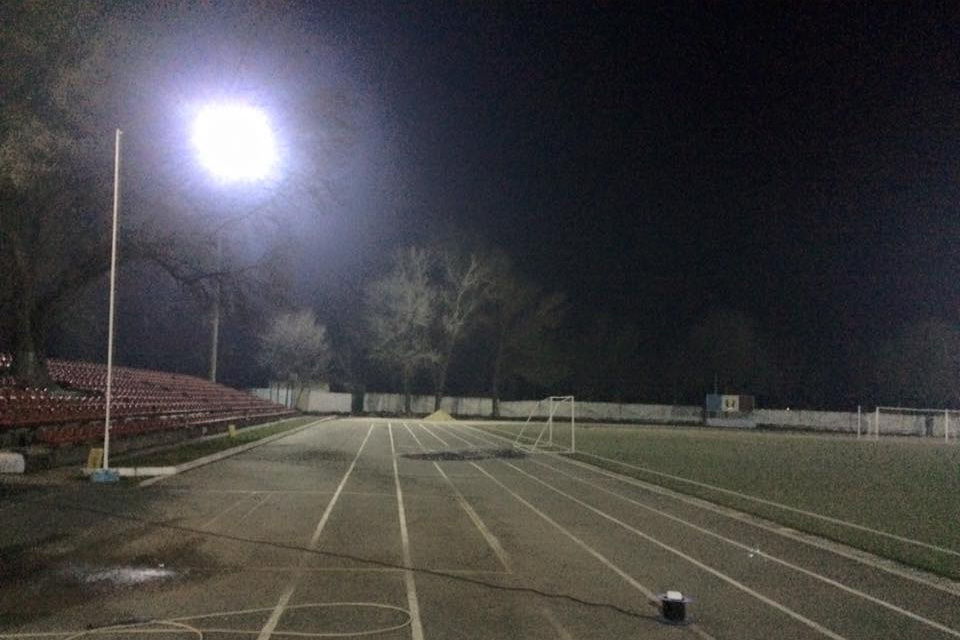 В зимний период времени стадион будет освещаться с 17:00 до 22:00.