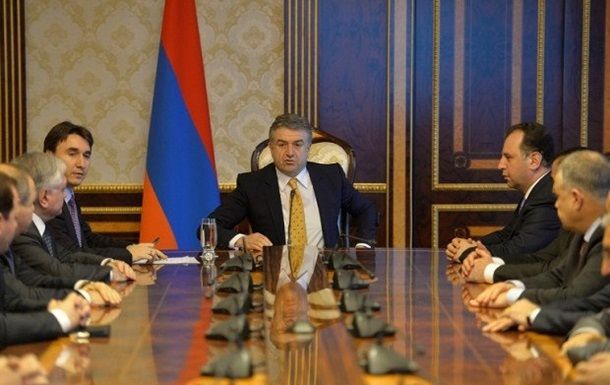 Армянская оппозиция требует от правящей Республиканской партии "безоговорочной капитуляции".