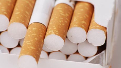 Marfa a fost confiscată, iar făptaşul reţinut şi amendat.