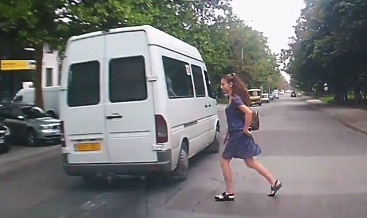 Записавший инцидент водитель отправит ролик в Национальный инспекторат патрулирования.
