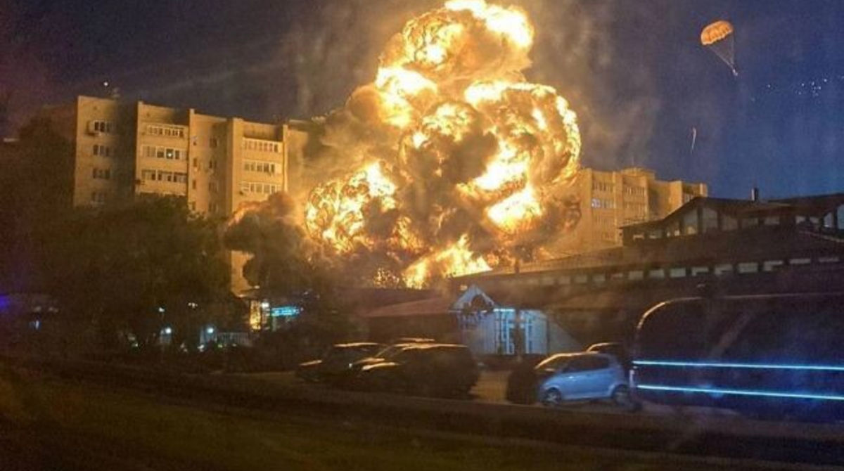В результате падения самолета в Ейске повреждено 72 квартиры.