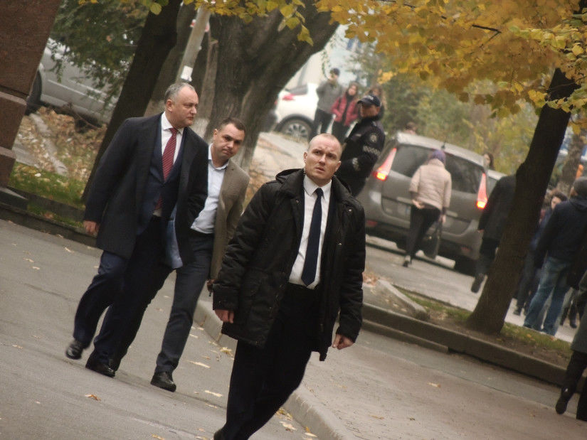 Un copil de 12 ani ar fi fost amenințat de bodyguarzii lui Dodon. Foto: zugo.md