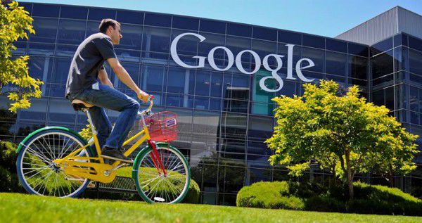 Google попросил своих сотрудников срочно вернуться в США из-за указа Трампа.