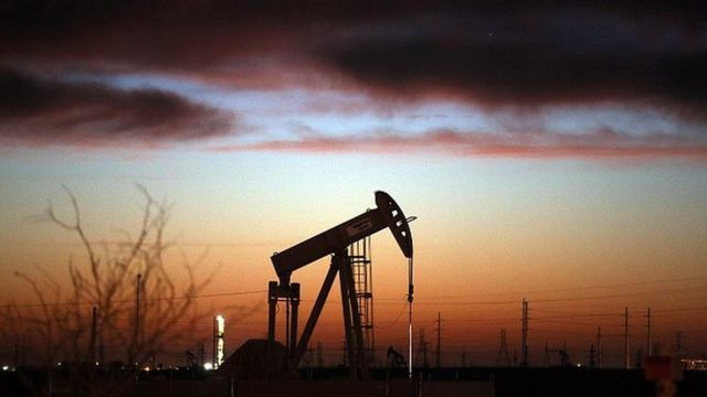 Цена майского фьючерса на нефть марки Brent упала до 61,98 доллара за баррель.