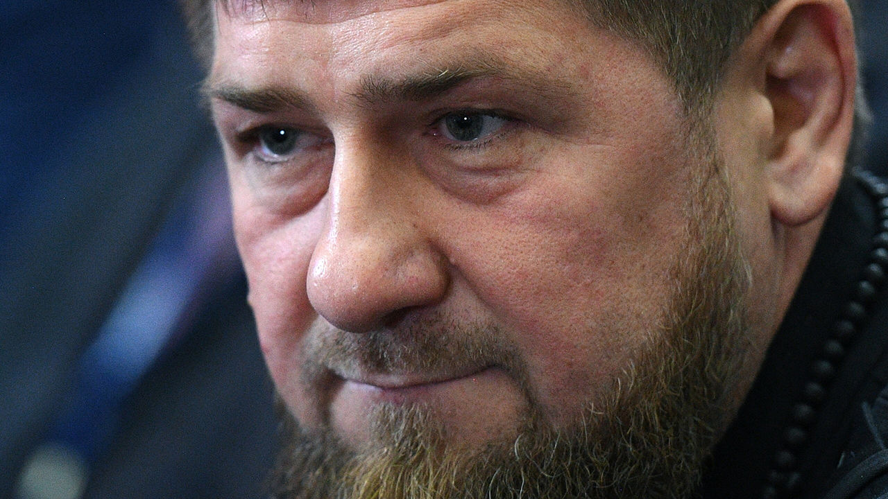 Кадыров предложил лечить отказавшихся от прививки против коронавируса последними.