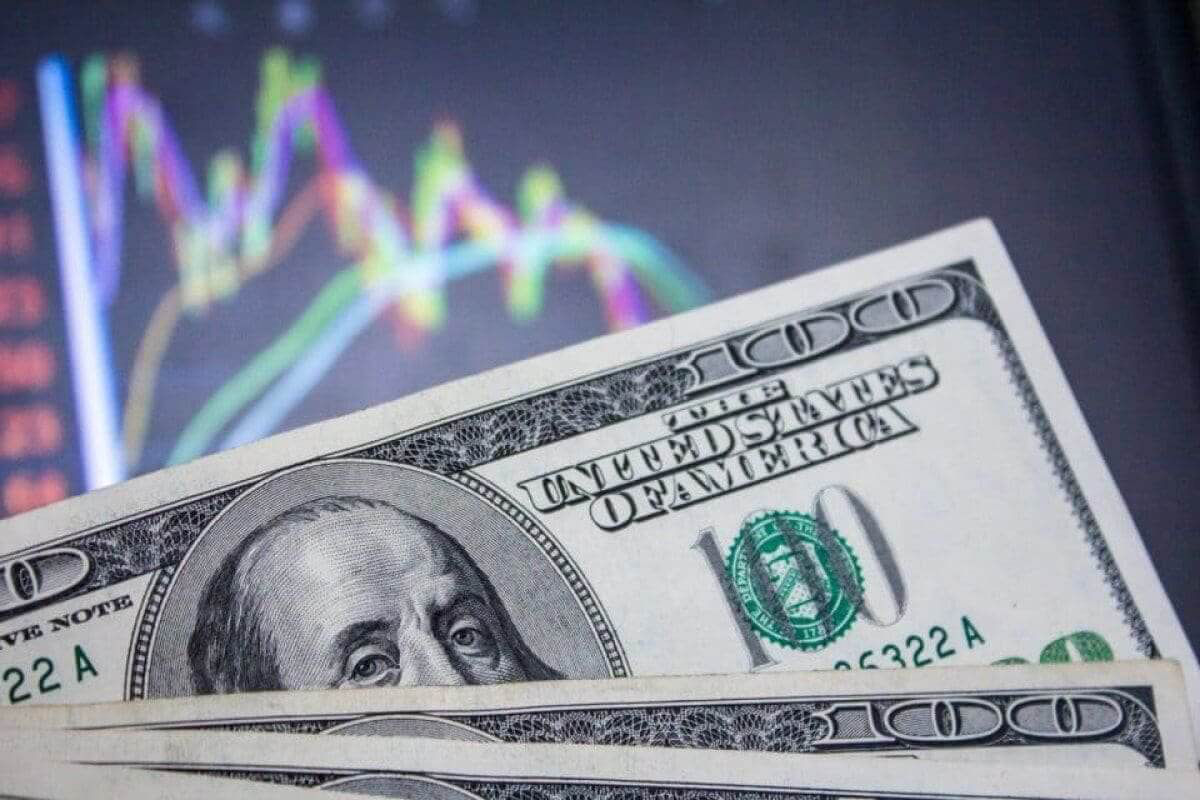 В США назвали три сценария снижения роли доллара.
