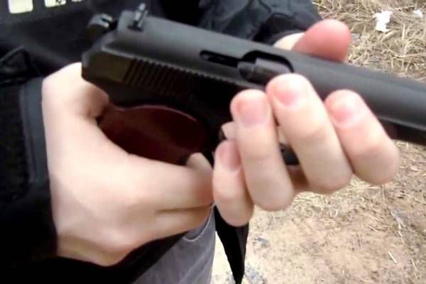 Один из задержанных произвел три выстрела из пневматического пистолета.