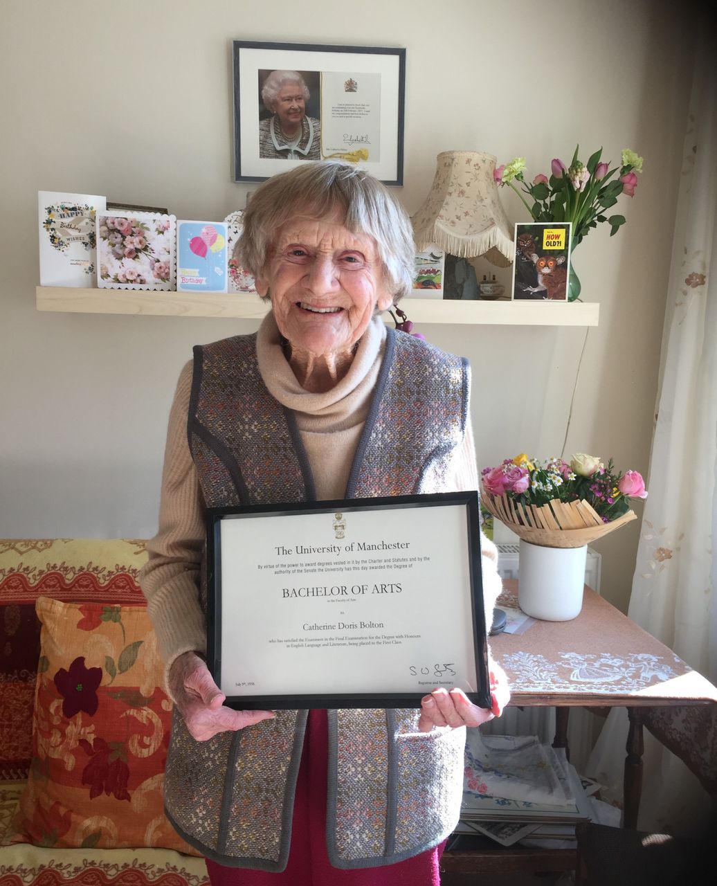 A primit diploma de licenţă după 80 de ani de la absolvire.