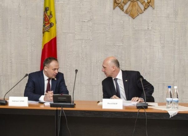 Филип и Канду раскритиковали идею Додона об учреждении Дня государственности.