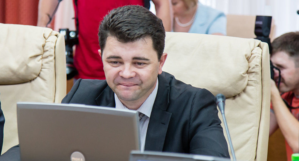 До утверждения нового правительства функцию исполняющего обязанности премьера будет занимать демократ.