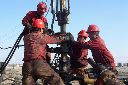 В Китае начались торги нефтяным фьючерсом в юанях.