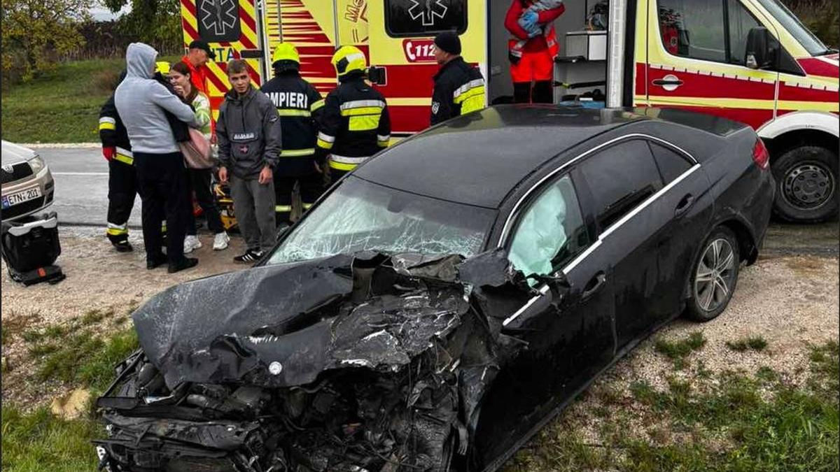 В Глодянах девушка на Mercedes вылетела на встречку, пострадали шесть человек.