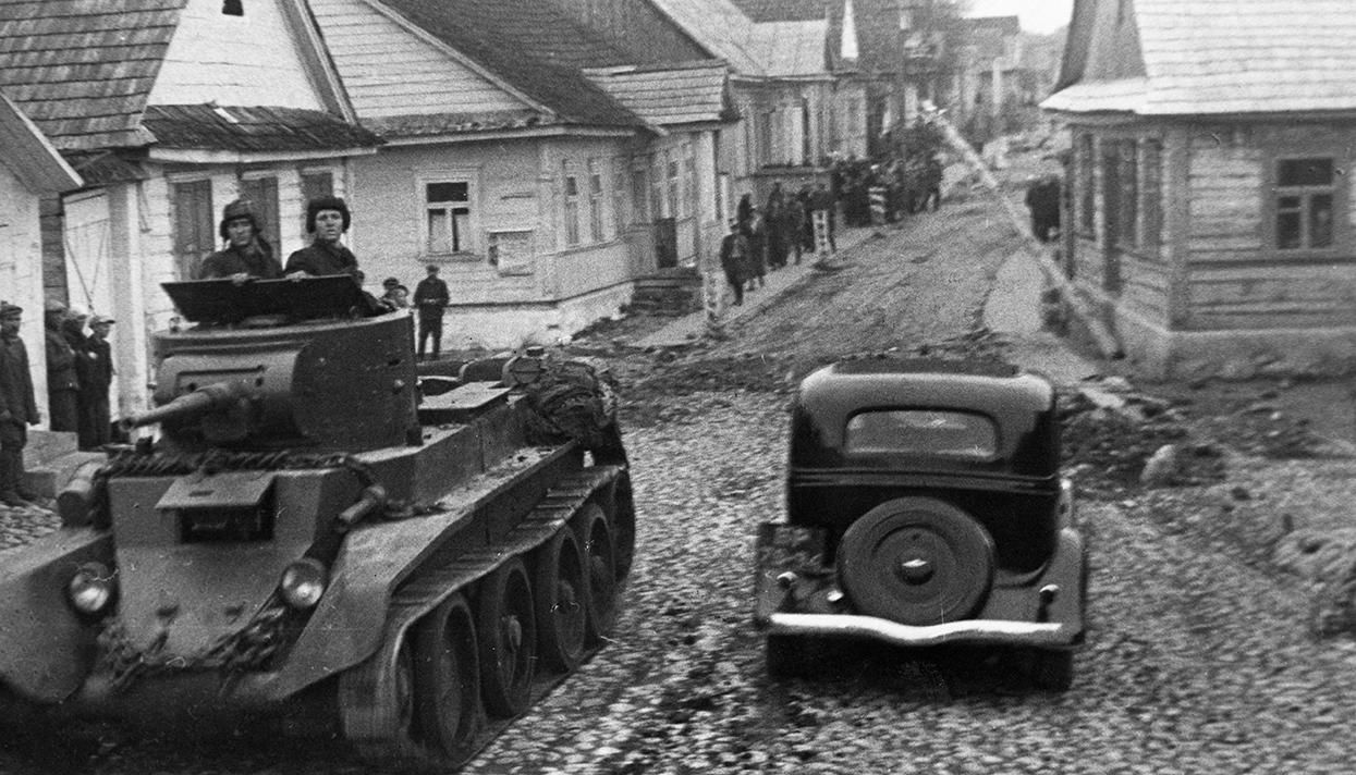 Cum justifică propaganda rusă invazia URSS în Polonia în 1939