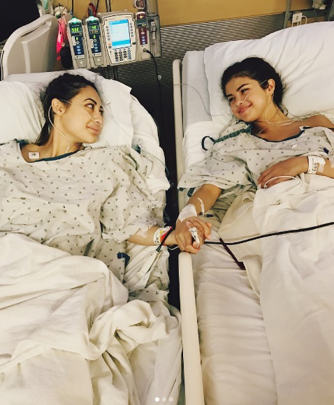 Selena Gomez, supusă unui transplant de rinichi. O amică i l-a donat. Foto: okmagazine.ro