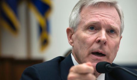 Визит министра ВМС США Рэя Мабуса является частью турне по Европе.